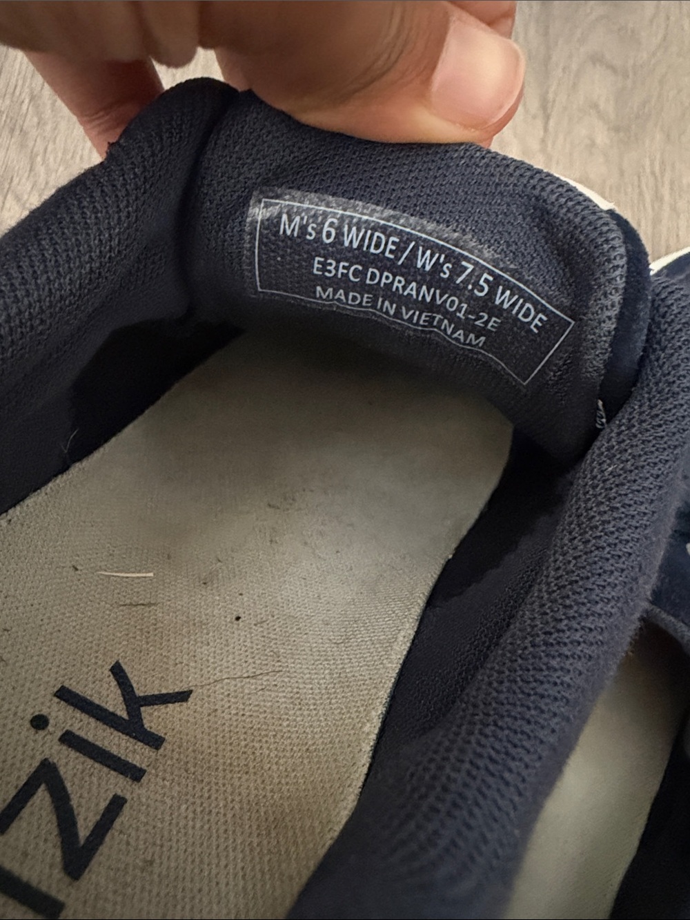 Kiz Navy Women’s Low-Profile Lace-Up Sneakers size 7.5 - Picture 3 of 6